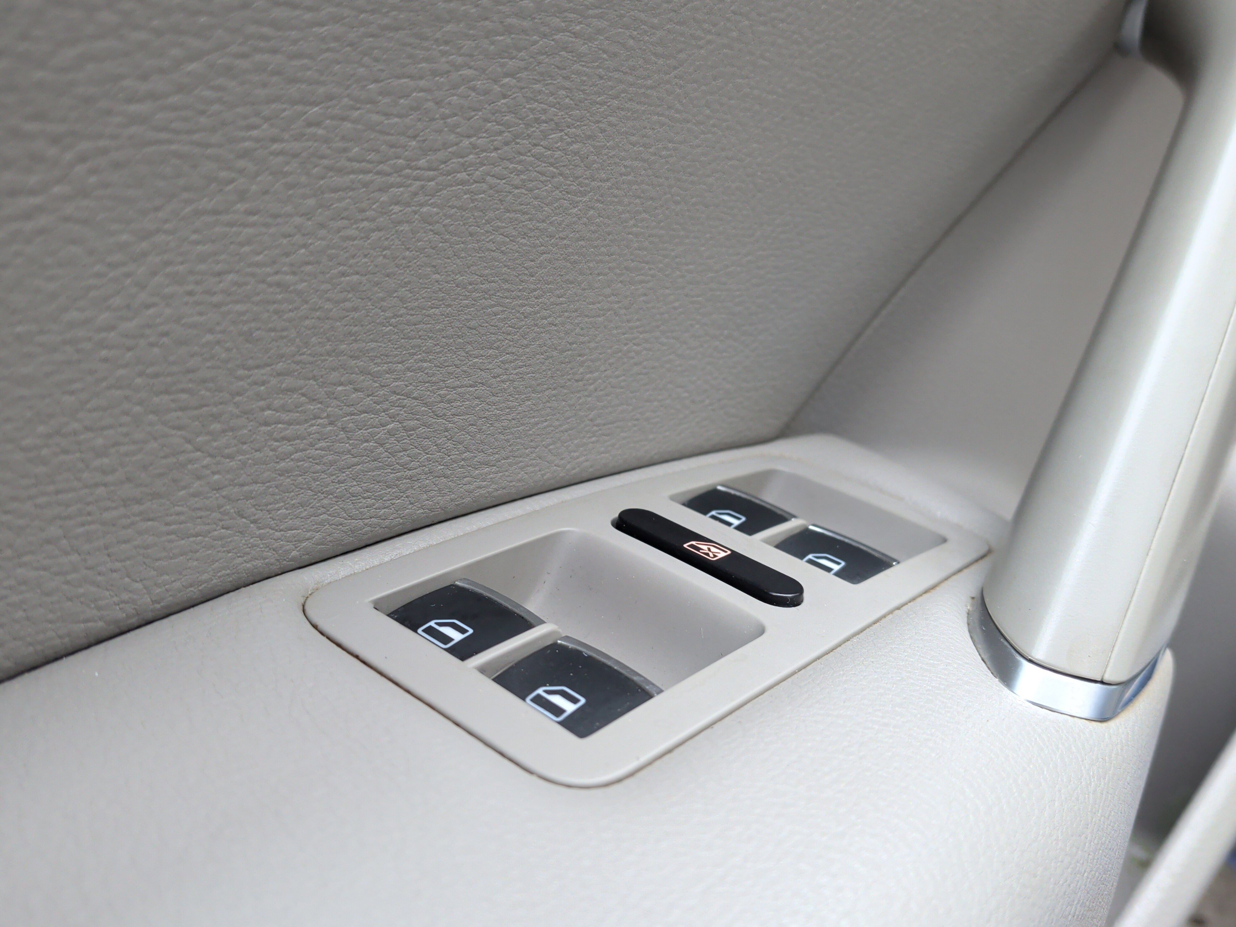 Used 2017 Volkswagen Passat 1.8T R-Line w/ R-Line Lighting Package image 15