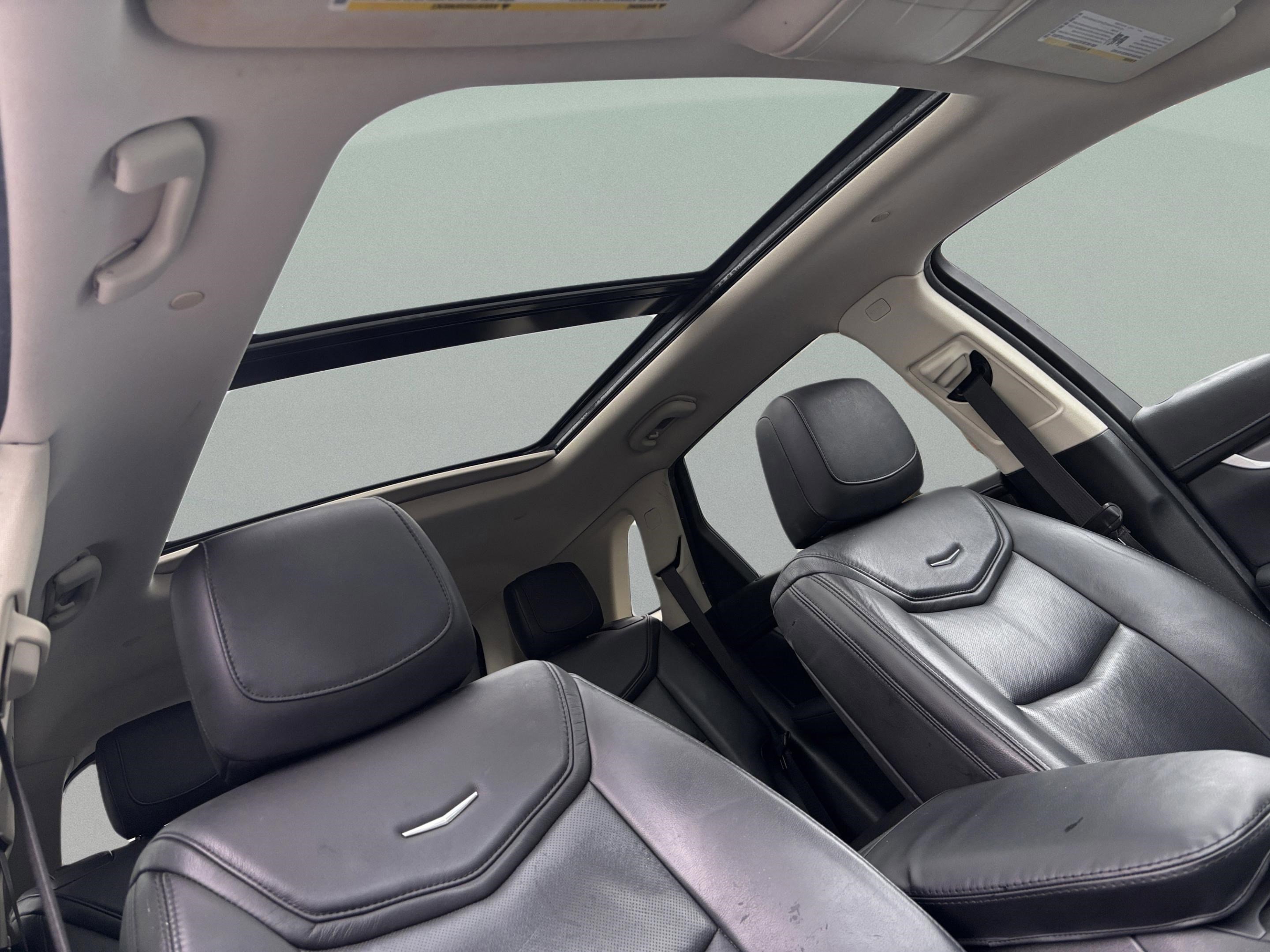 Used 2018 Cadillac XT5 Luxury w/ Driver Awareness Package image 26