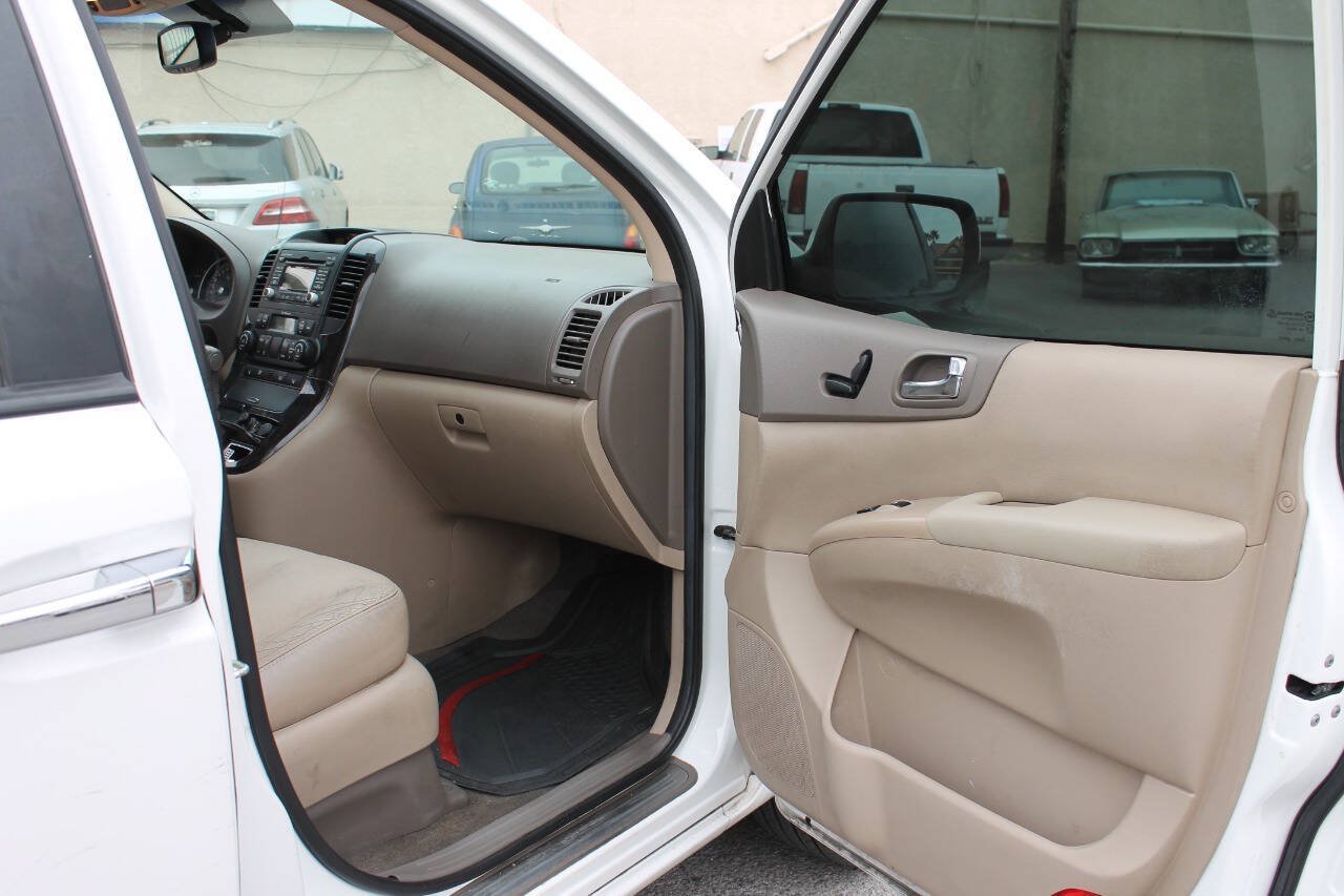 Used 2012 Kia Sedona EX w/ Luxury Pkg FWD image 25