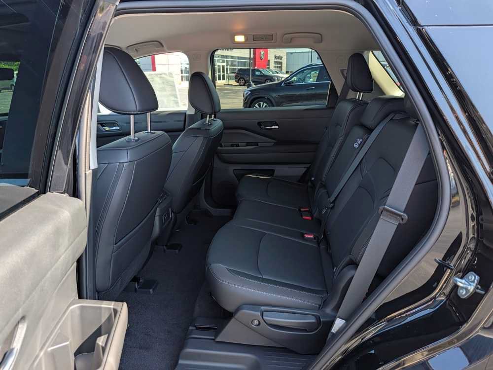 New 2026 Nissan Pathfinder SL AWD/4WD image 12