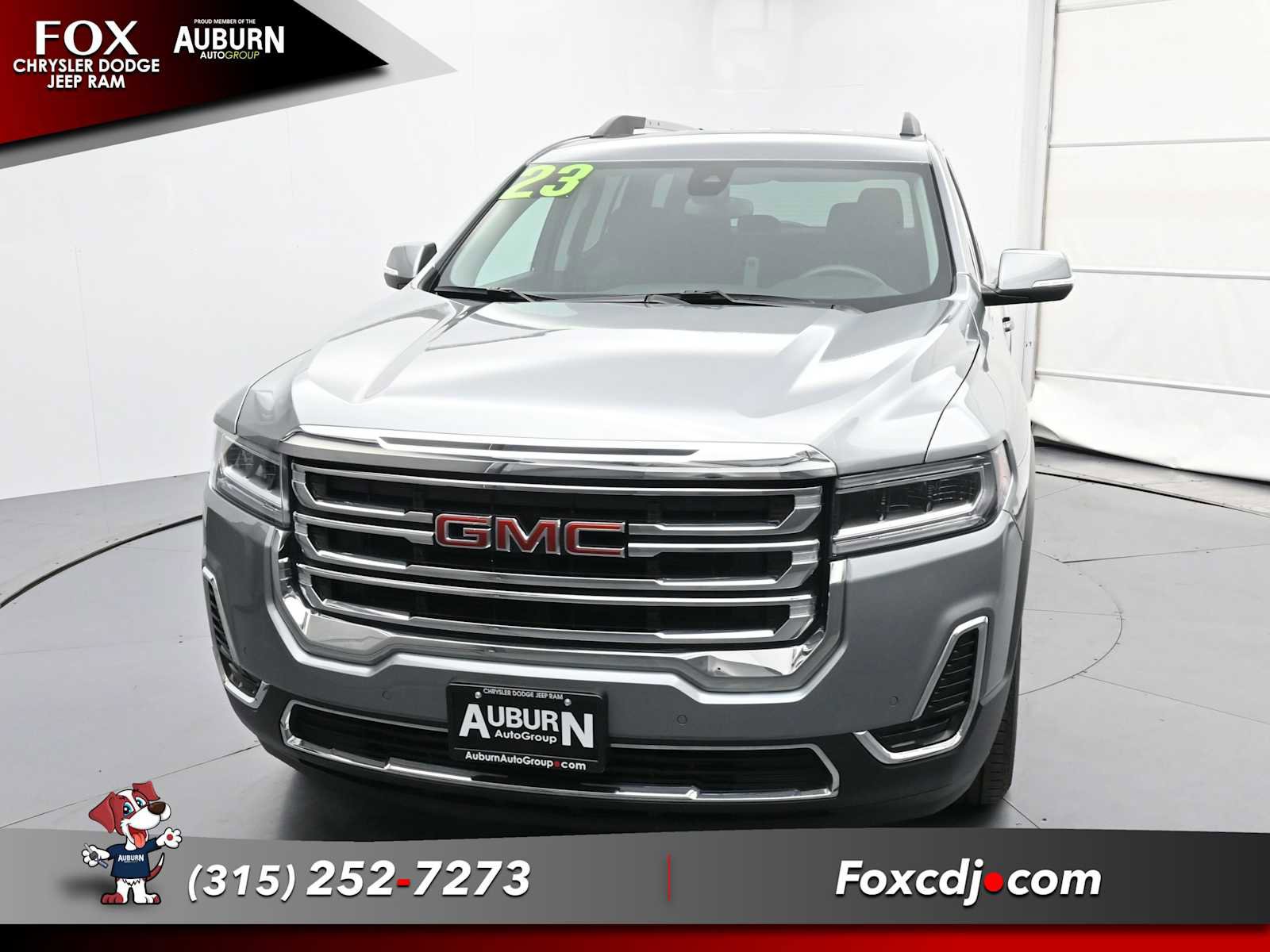 Used 2023 GMC Acadia SLE w/ Driver Convenience Package image 3