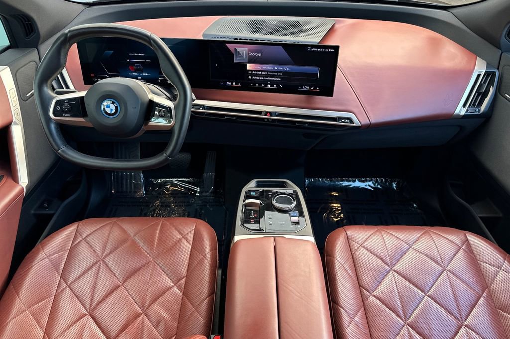 Used 2024 BMW iX xDrive50 w/ Sport Package AWD/4WD image 14
