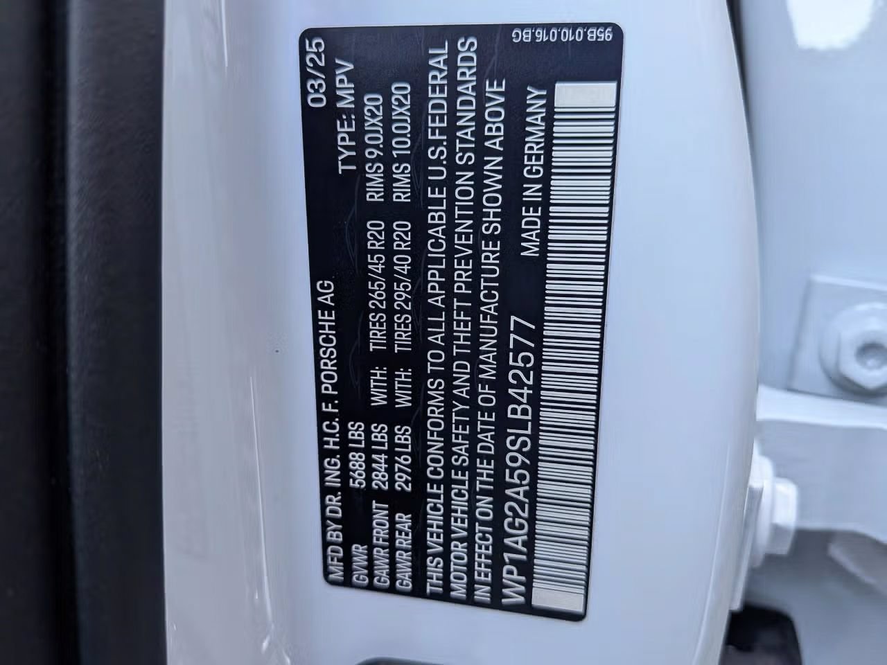Certified 2025 Porsche Macan S AWD/4WD image 29