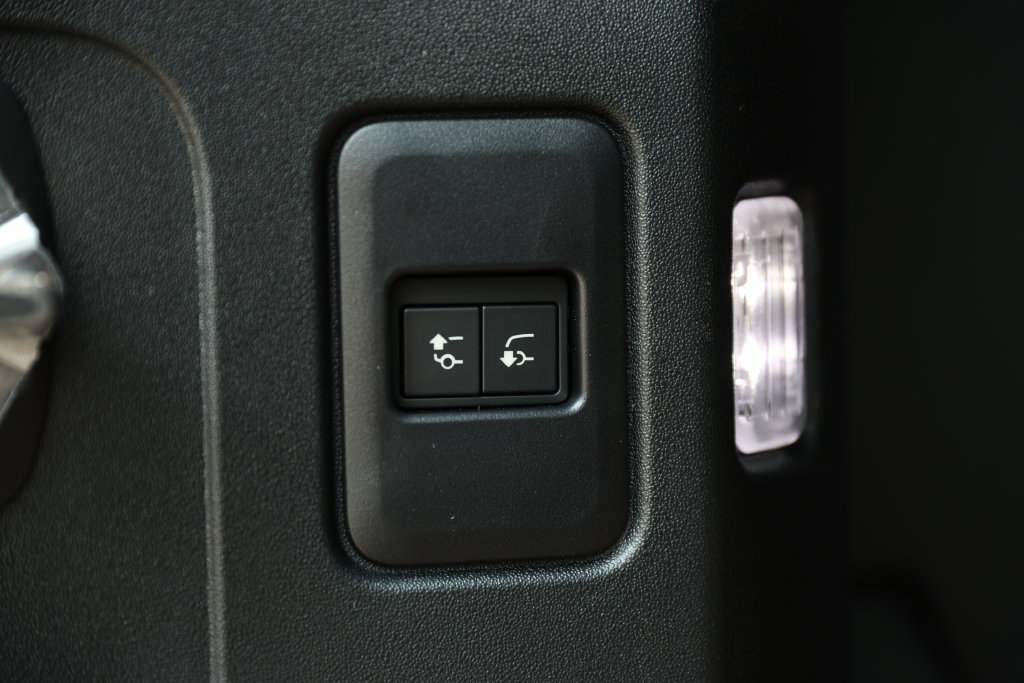 New 2026 Land Rover Defender 110 X-Dynamic SE AWD/4WD image 10