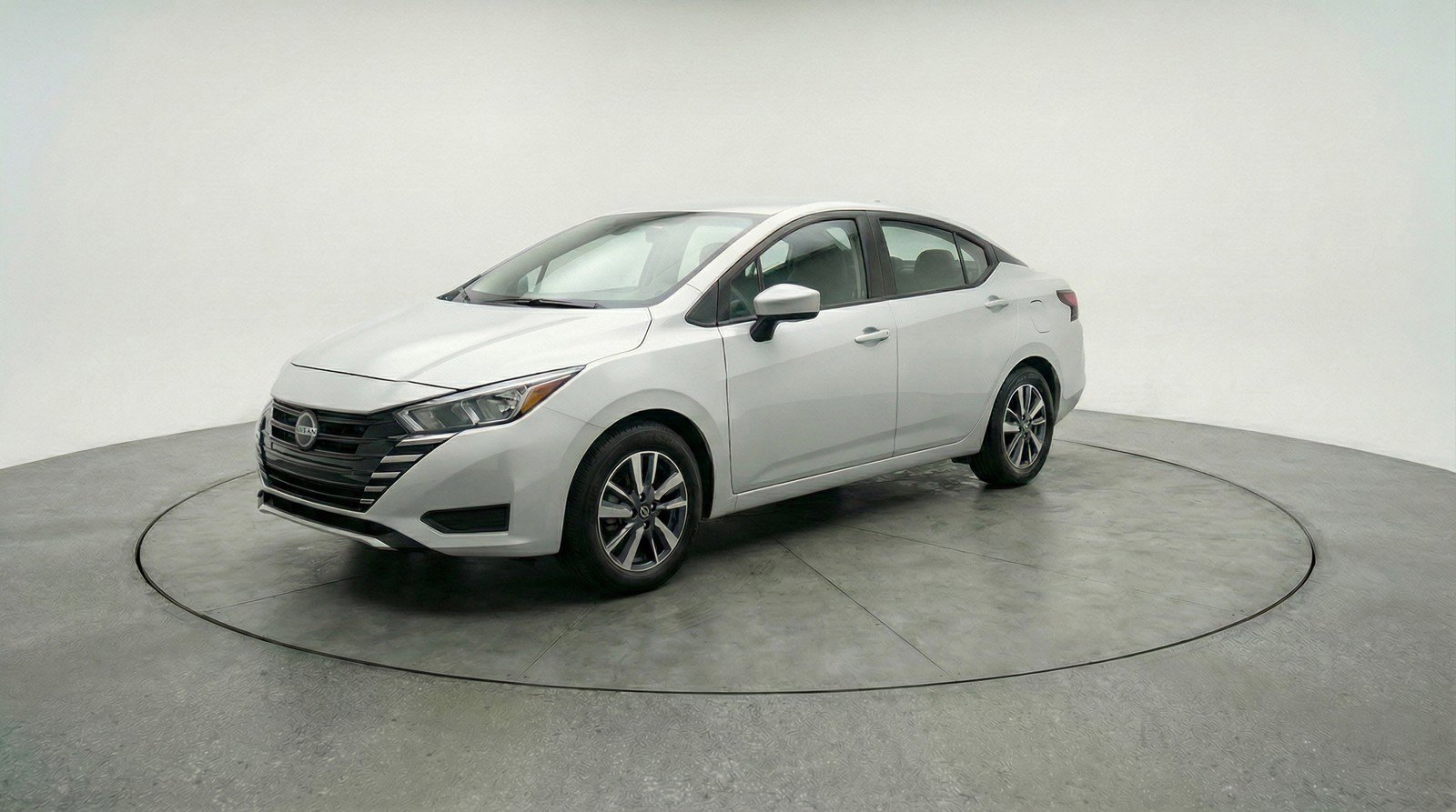 Used 2025 Nissan Versa SV image 3