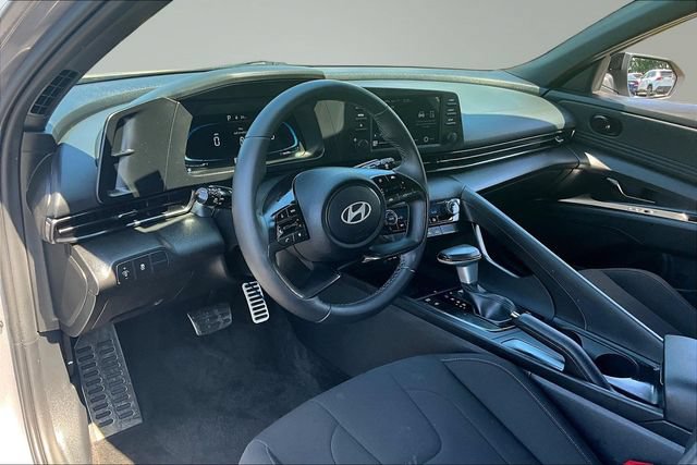 Used 2025 Hyundai Elantra Sport FWD image 16