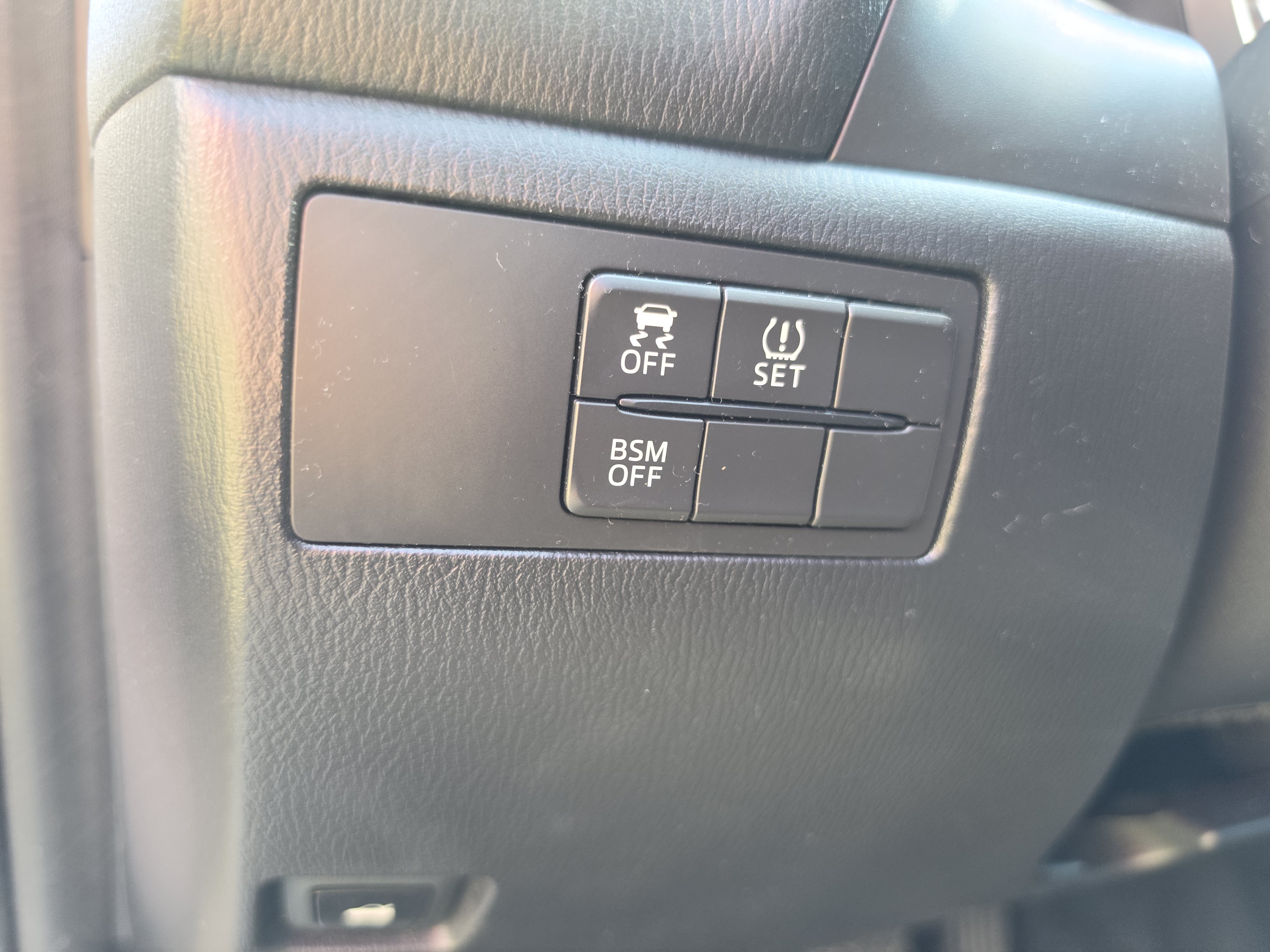 Used 2015 MAZDA MAZDA3 i Touring w/ Technology Package FWD image 19