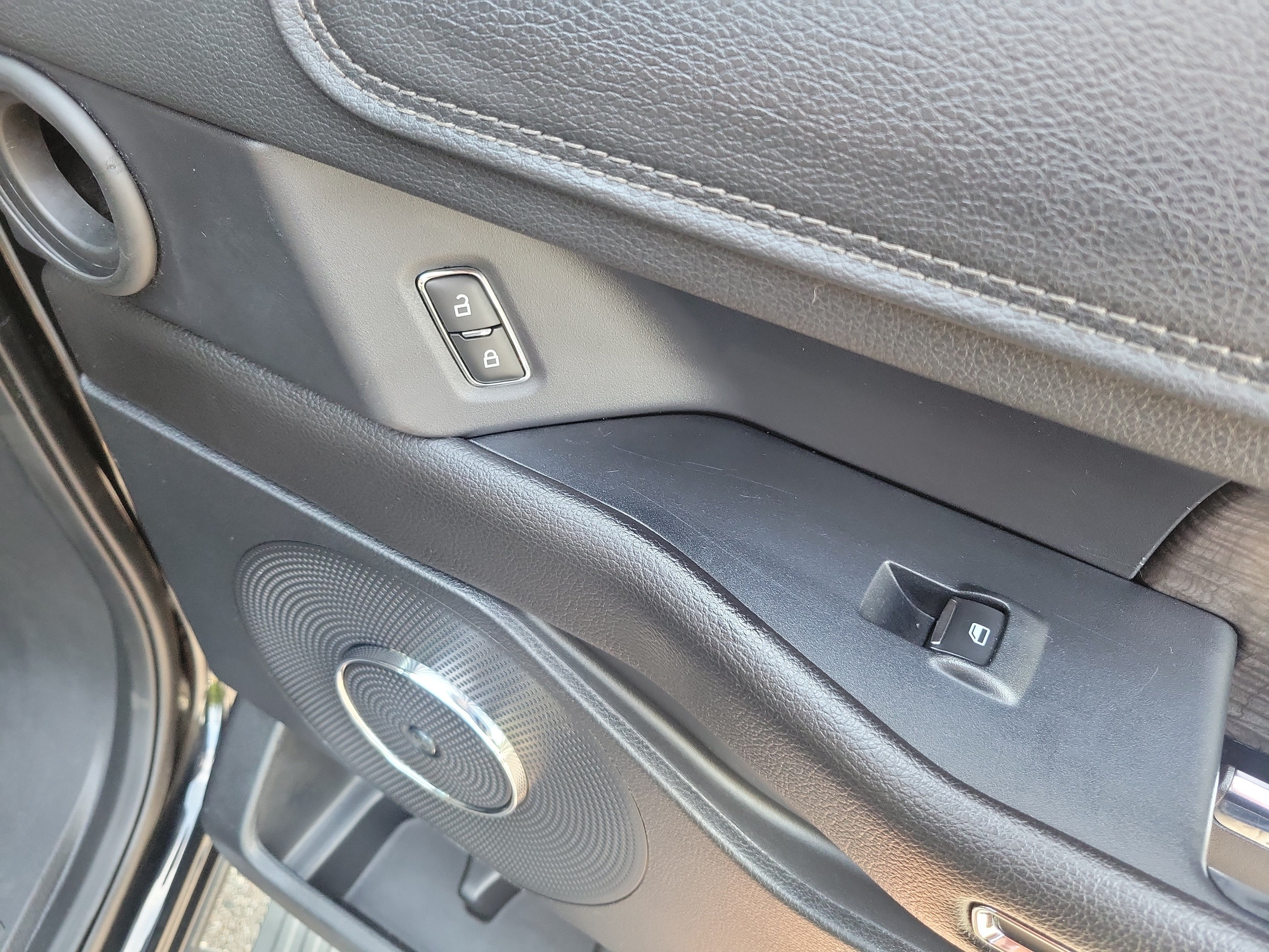Used 2018 Ford Expedition Limited RWD image 11