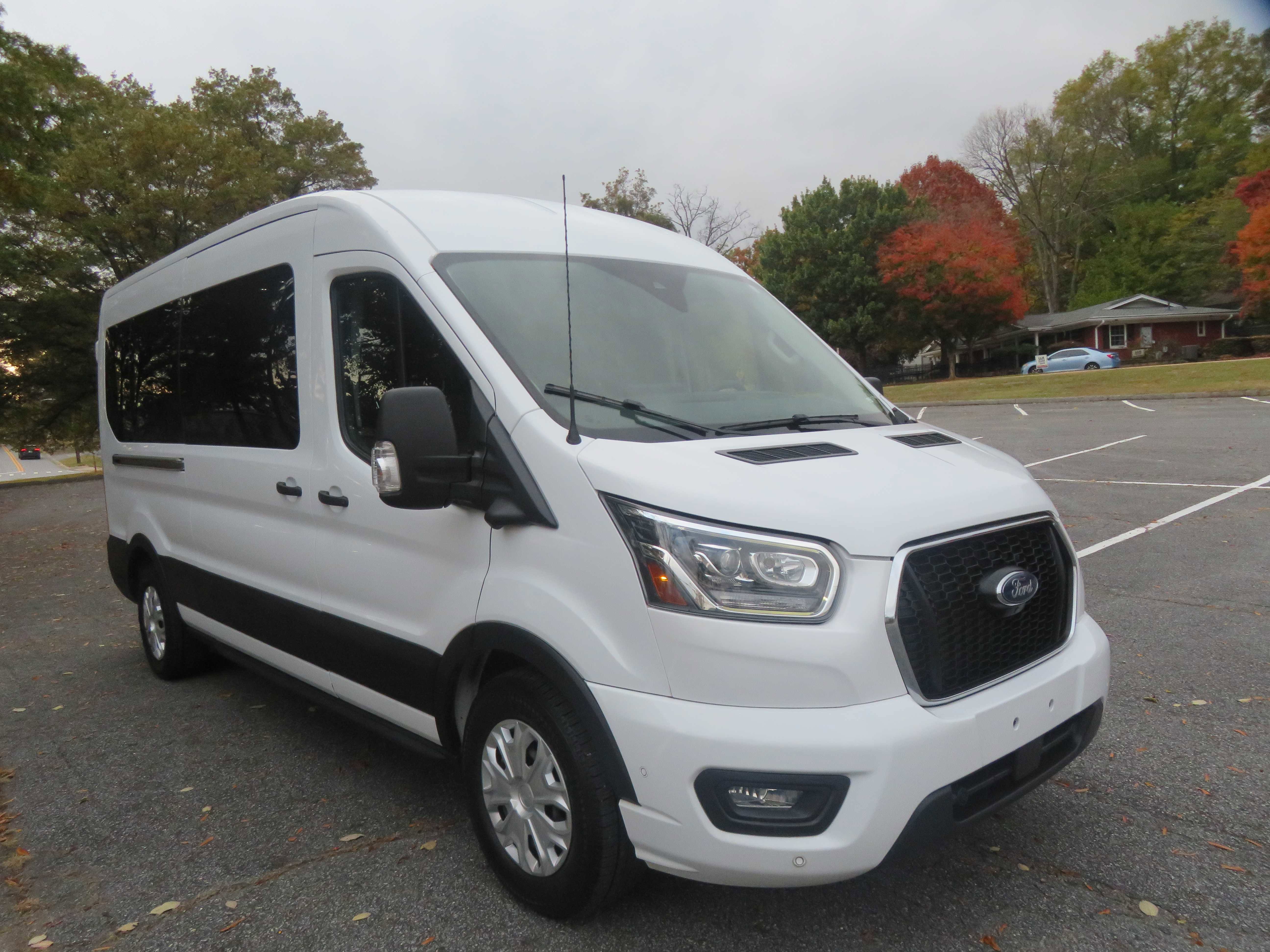 Used 2023 Ford Transit 350 XLT image 3