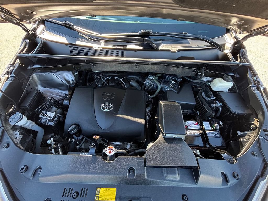 Used 2018 Toyota Highlander XLE AWD/4WD image 6