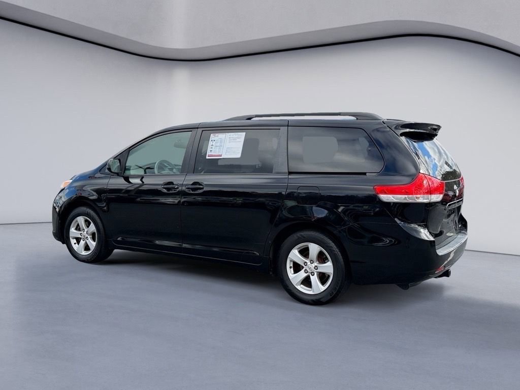 Used 2012 Toyota Sienna LE video 3