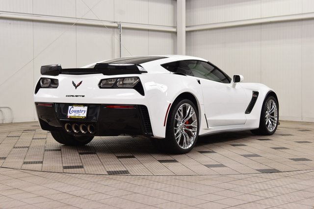 Used 2015 Chevrolet Corvette Z06 w/ 3LZ Preferred Equipment Group image 8