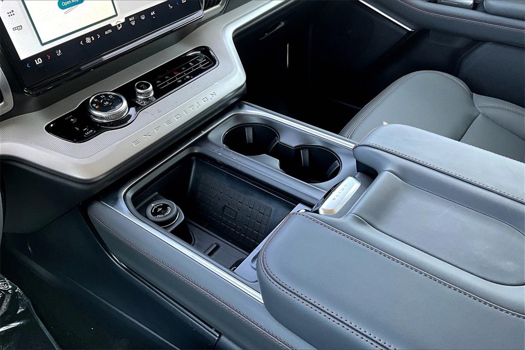 New 2025 Ford Expedition Max Active image 12
