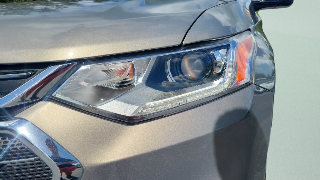 Used 2019 Chevrolet Traverse LT FWD image 24
