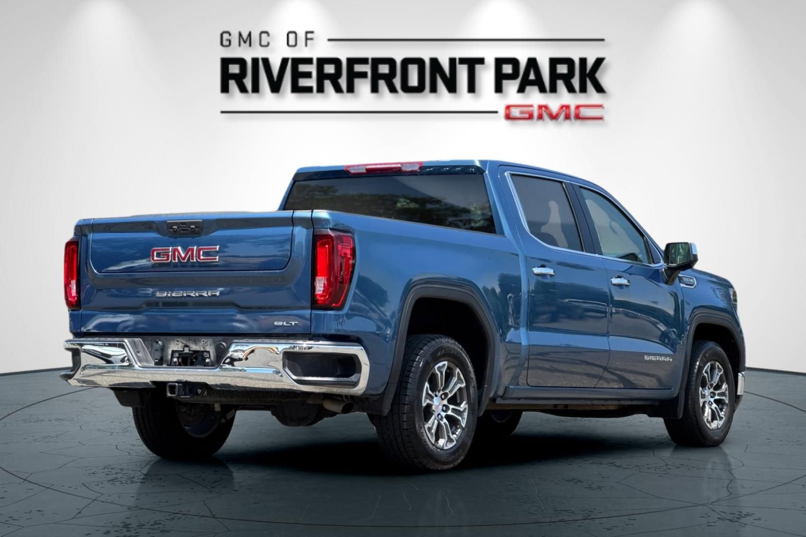 Used 2024 GMC Sierra 1500 SLT RWD image 3