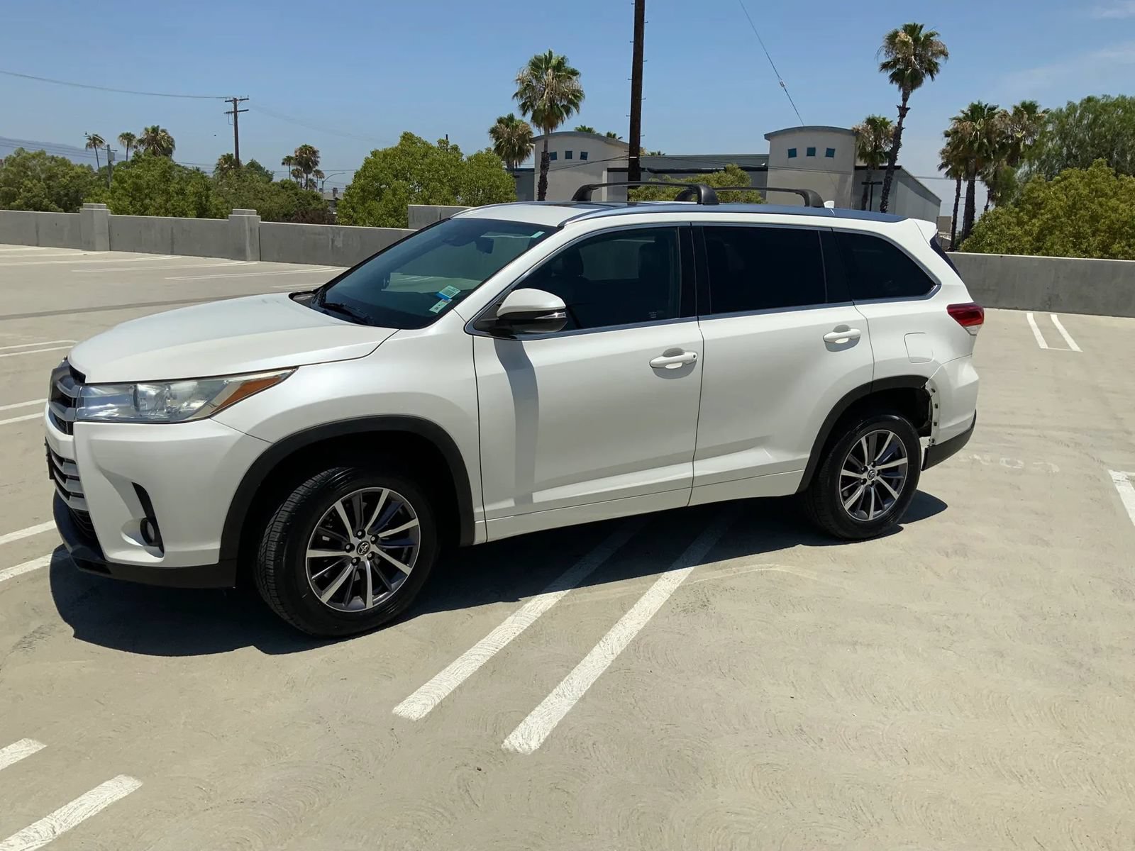 Used 2018 Toyota Highlander XLE FWD image 4