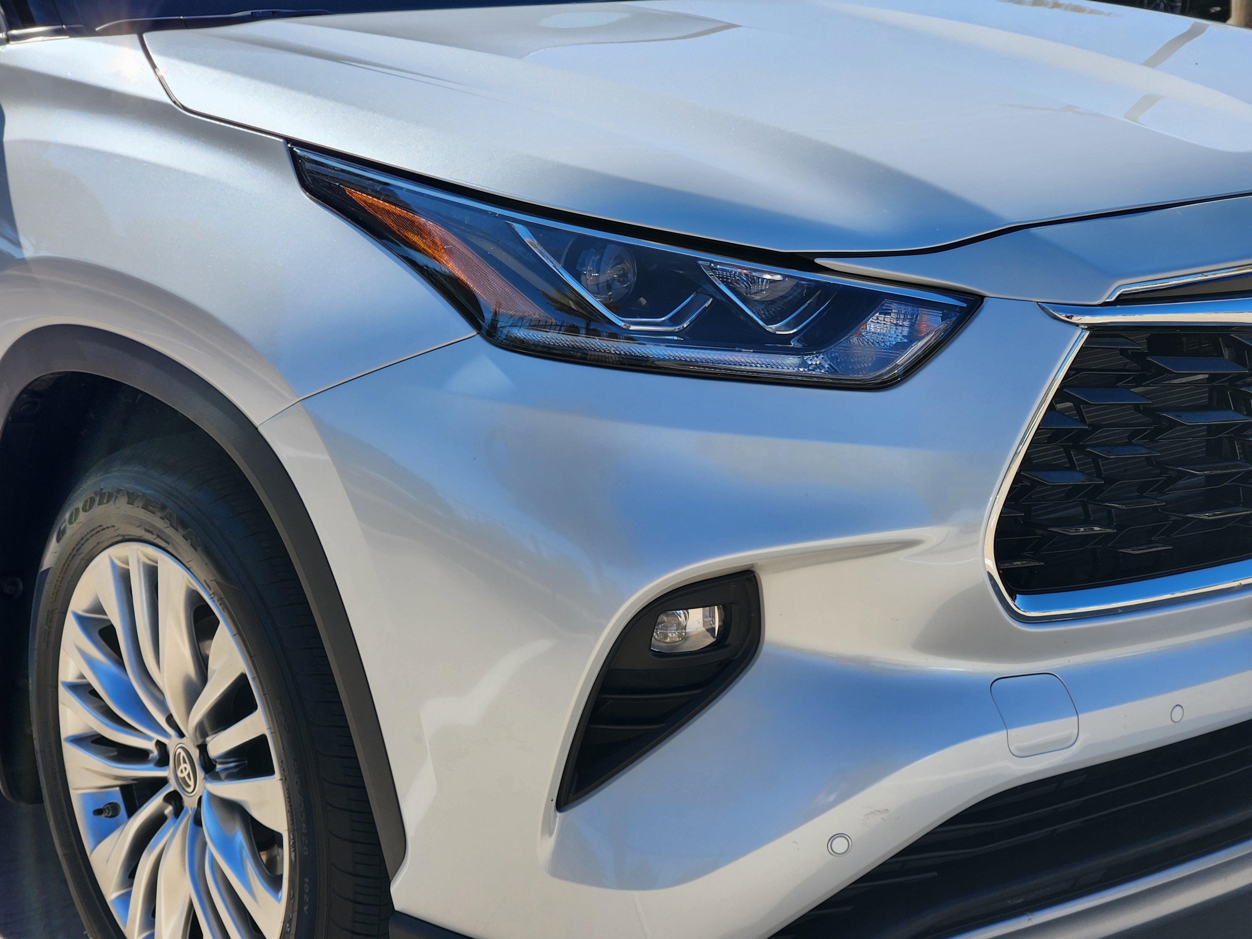 Used 2025 Toyota Highlander Platinum image 6