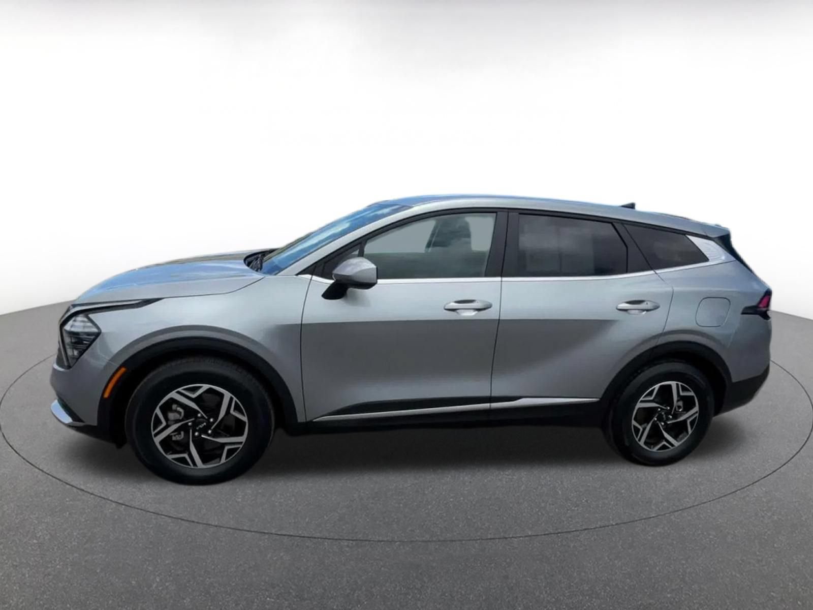 Used 2025 Kia Sportage LX FWD image 8