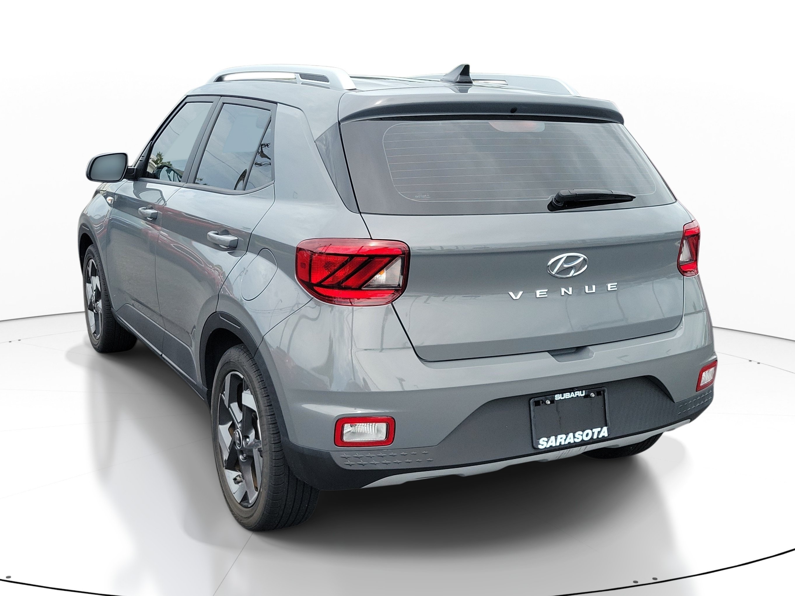 Used 2021 Hyundai Venue SEL FWD image 4
