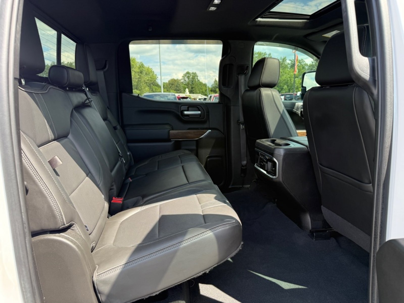 Used 2020 Chevrolet Silverado 1500 High Country w/ Technology Package AWD/4WD image 29