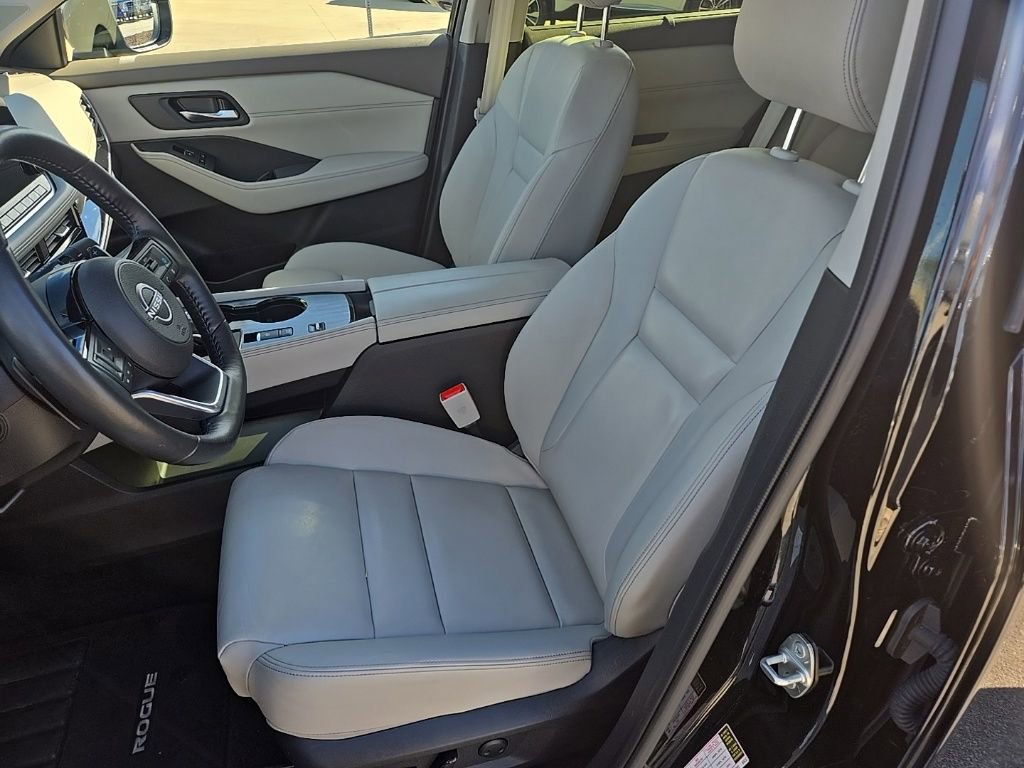 Used 2023 Nissan Rogue SL w/ SL Premium Package image 16
