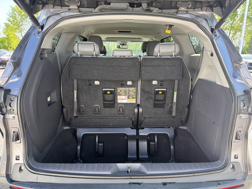 Used 2023 Toyota Sienna XLE FWD image 22