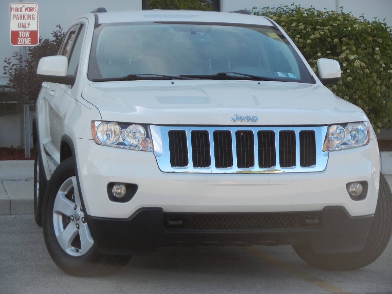 Used 2011 Jeep Grand Cherokee Laredo AWD/4WD image 7