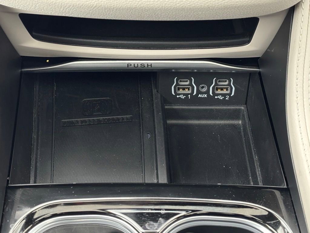 Used 2024 Chrysler Pacifica Limited image 40