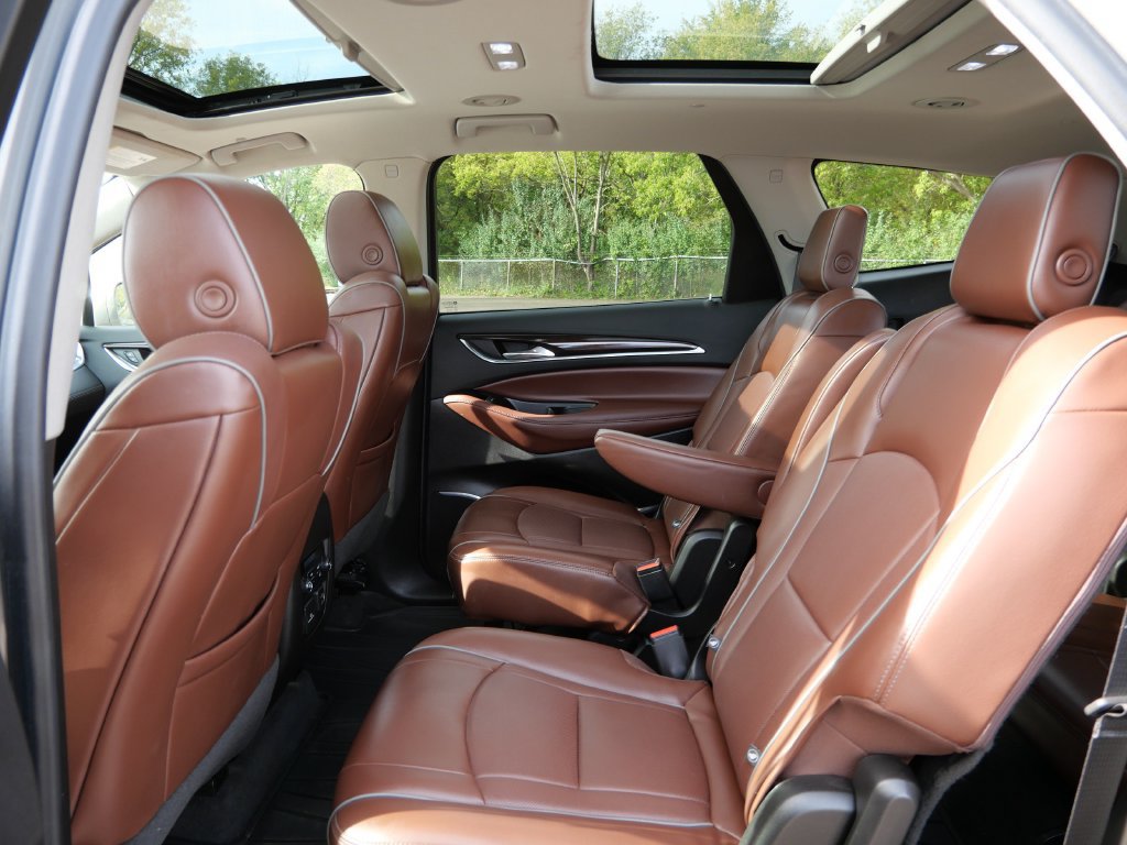 Used 2018 Buick Enclave Avenir w/ Avenir Technology Package AWD/4WD image 11