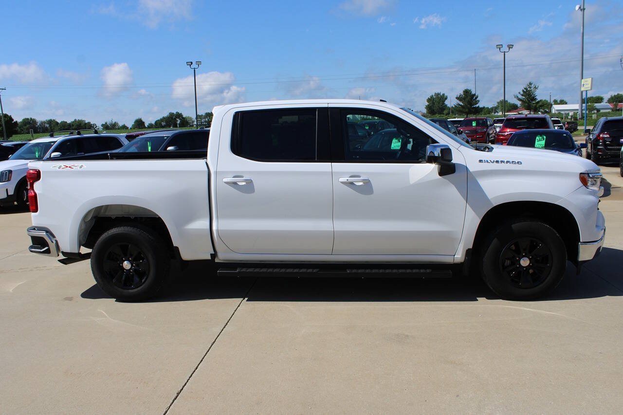 Used 2025 Chevrolet Silverado 1500 LT AWD/4WD image 4