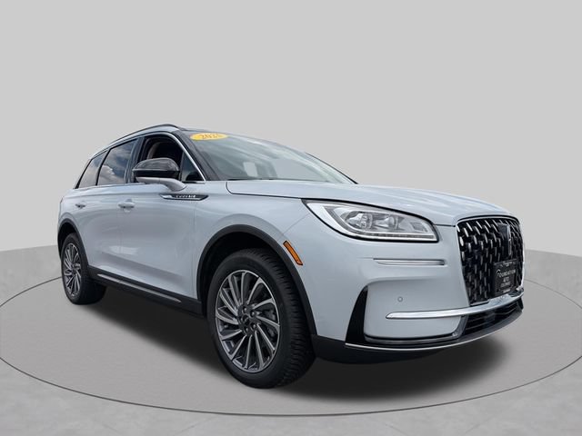 Used 2025 Lincoln Corsair Reserve w/ Towing Package AWD/4WD image 2