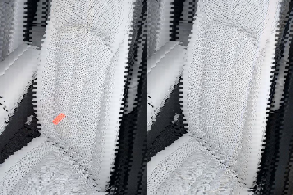 New 2026 BMW X5 xDrive50e w/ Climate Comfort Package image 18