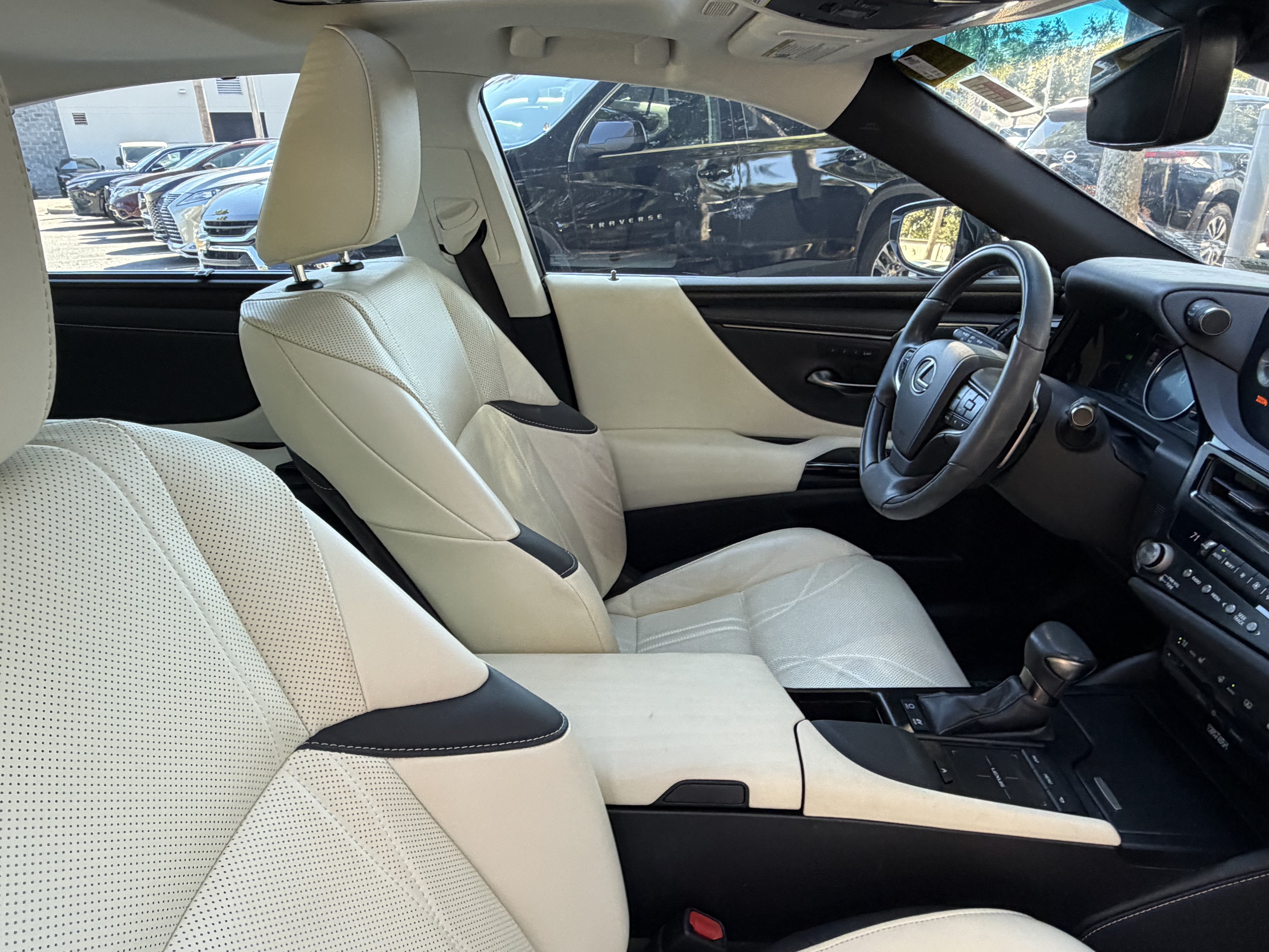 Used 2022 Lexus ES 300h Ultra Luxury FWD image 45