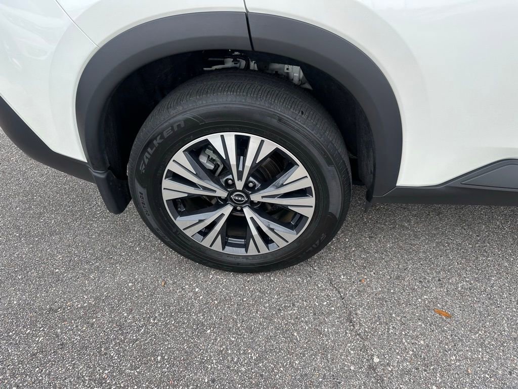 Used 2023 Nissan Rogue SV image 5