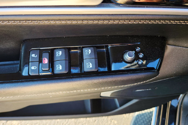 Used 2024 Jeep Wagoneer L Series II AWD/4WD image 23