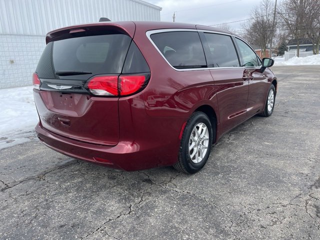 Used 2023 Chrysler Voyager LX image 8