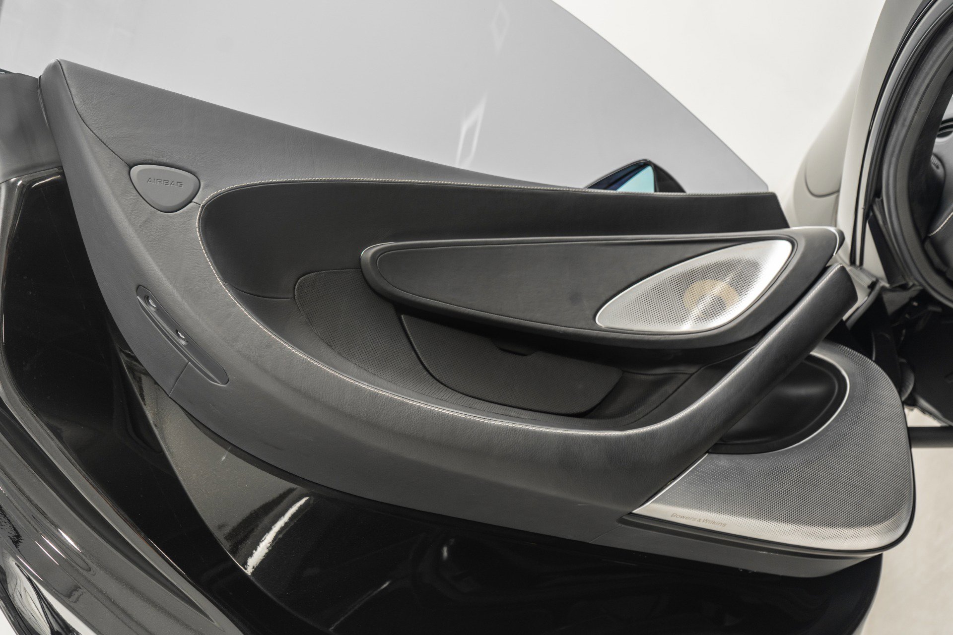 Used 2022 McLaren GT image 37