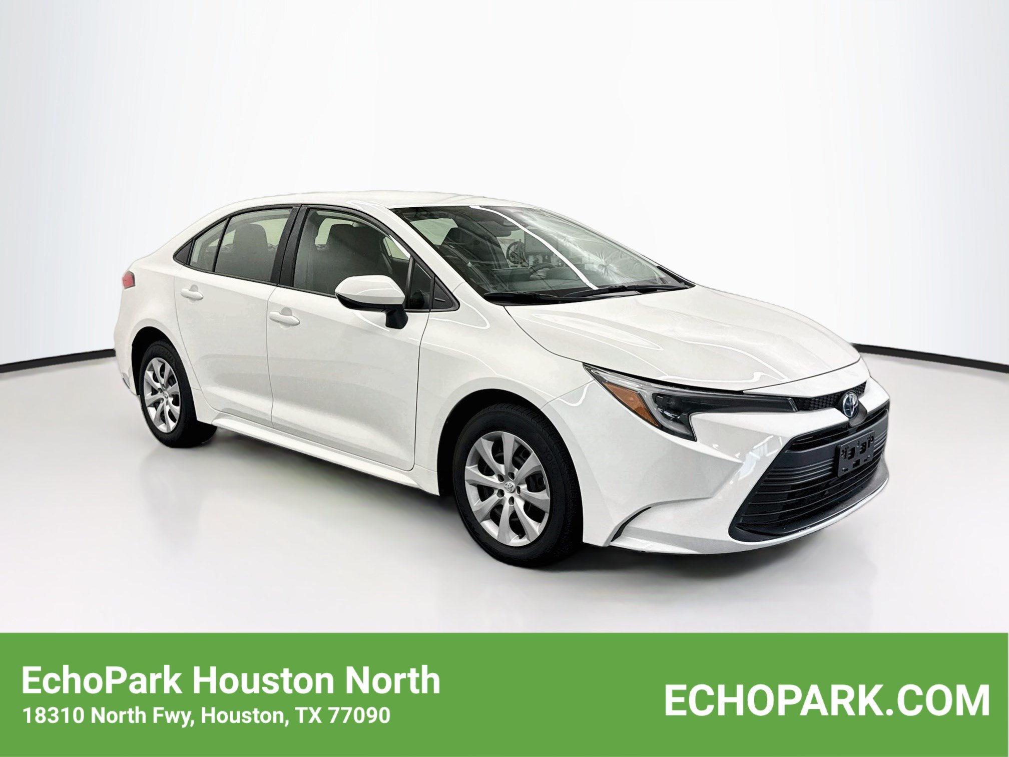 Used 2025 Toyota Corolla LE FWD image 1