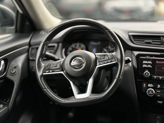 Used 2017 Nissan Rogue SV image 17