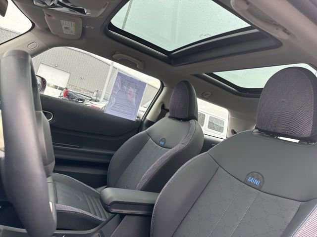 Used 2025 MINI Cooper 2-Door Hardtop image 23