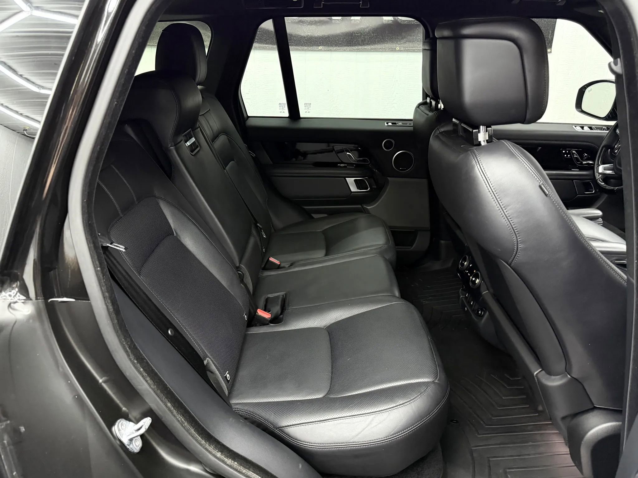 Used 2018 Land Rover Range Rover HSE image 11