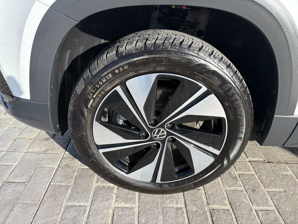 Certified 2024 Volkswagen Taos SE w/ Panoramic Sunroof Package image 27