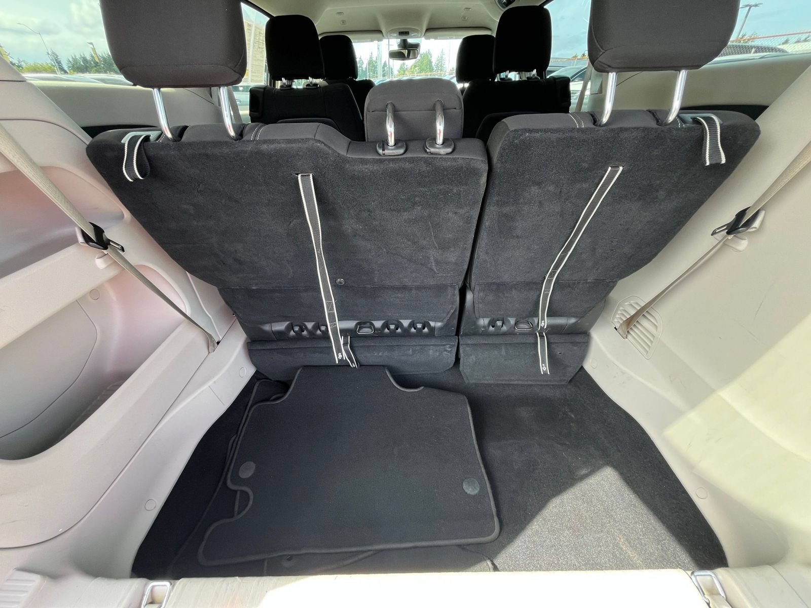 Used 2023 Chrysler Voyager LX FWD image 33