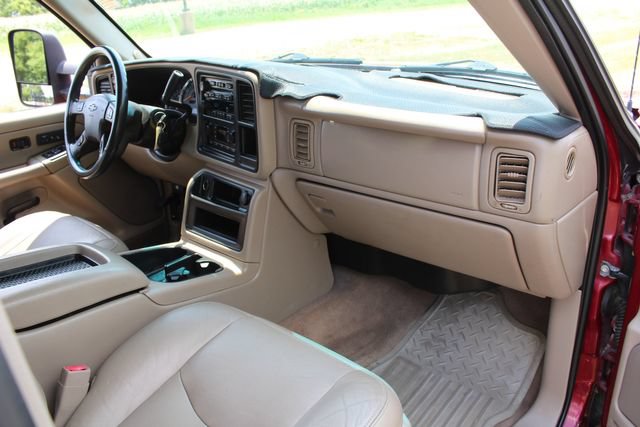 Used 2004 Chevrolet Silverado 2500 LT AWD/4WD image 20