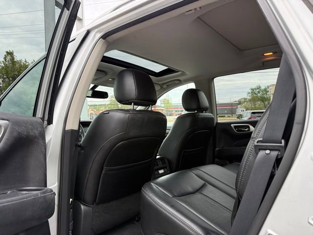 Used 2017 Nissan Pathfinder Platinum w/ Cargo Package image 16