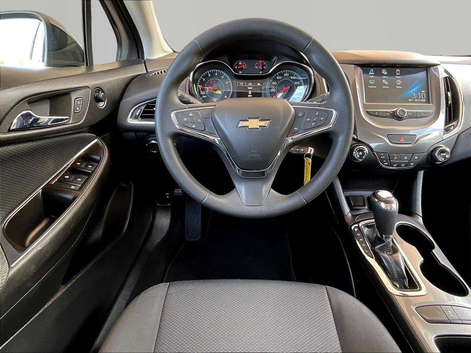 Used 2018 Chevrolet Cruze LT FWD image 8