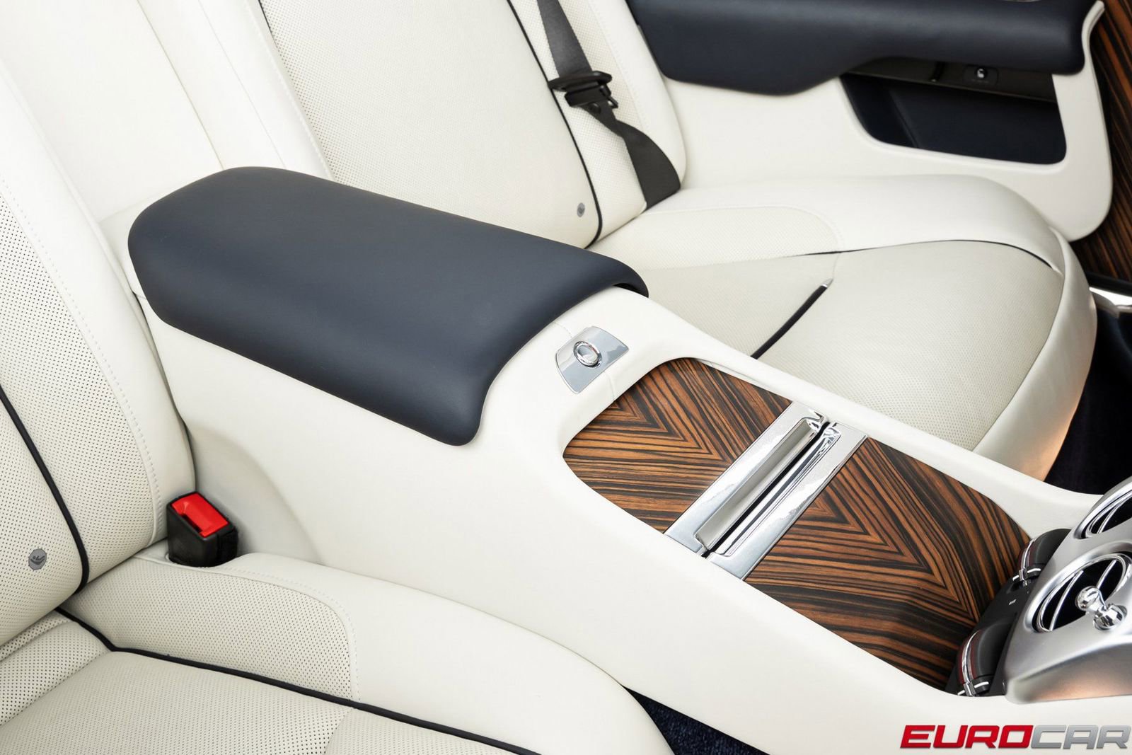 Used 2016 Rolls-Royce Dawn image 37