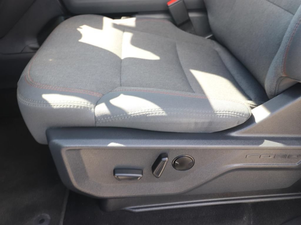 Used 2025 Ford Expedition Active RWD image 19