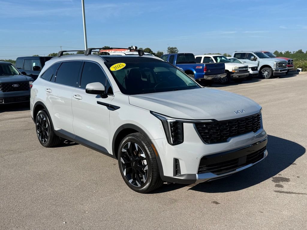 Used 2025 Kia Sorento EX w/ Panoramic Sunroof Package FWD image 2