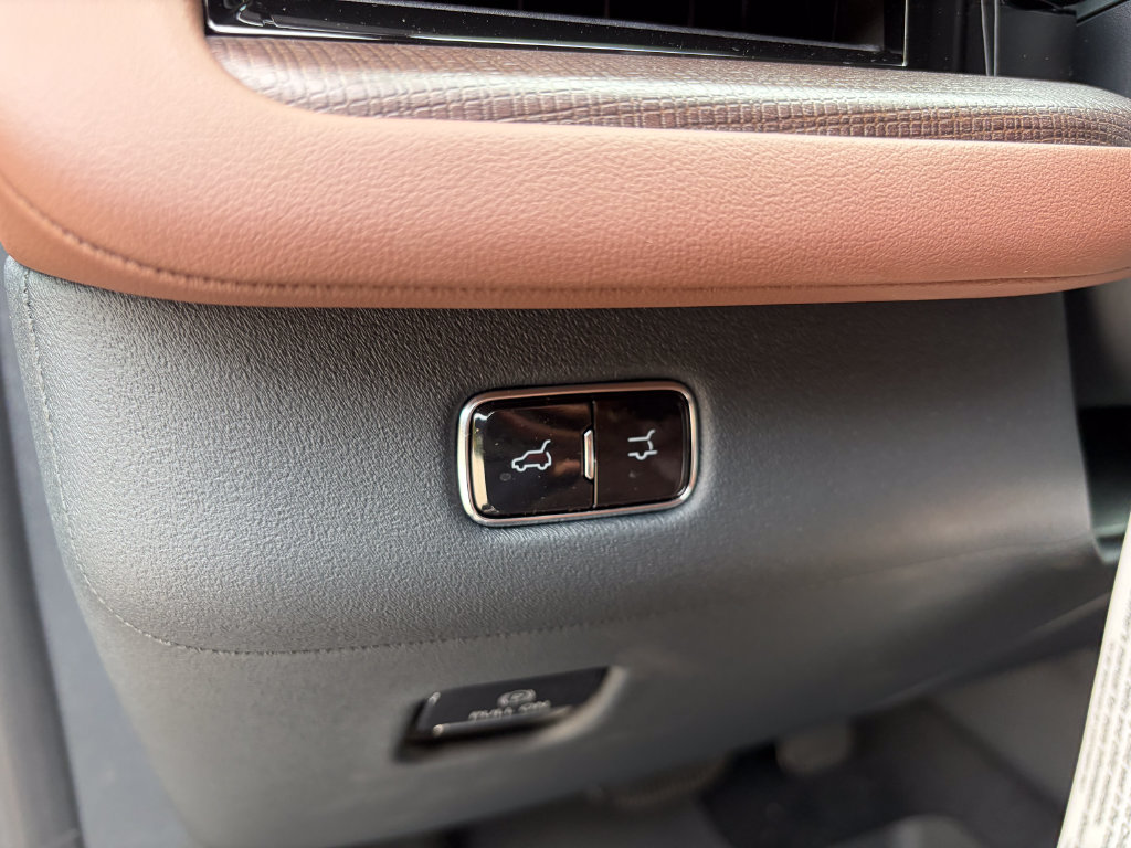 New 2027 Lincoln Navigator Reserve AWD/4WD image 13